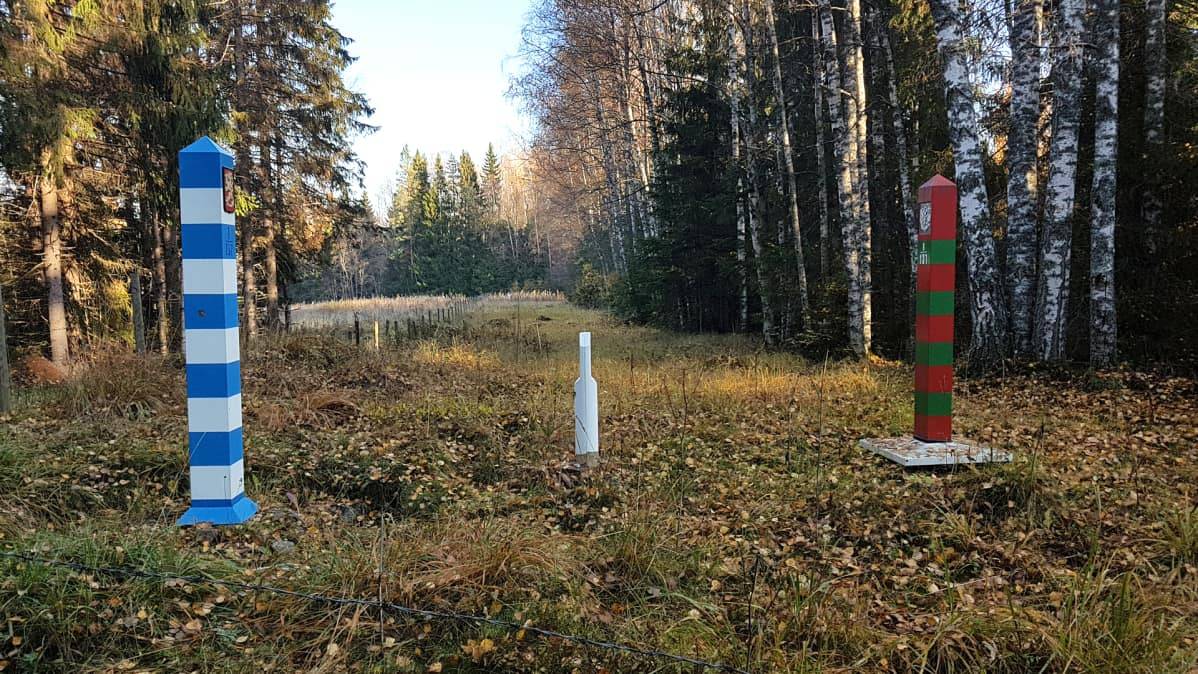 Russian border. Финский погран столб. Российско-Финляндская граница. Карелия российско-финская граница. Погран столбы на границе с Финляндией.