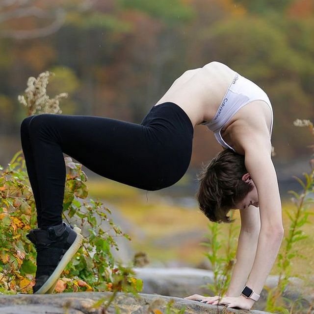 Гибкости этой девушки можно позавидовать