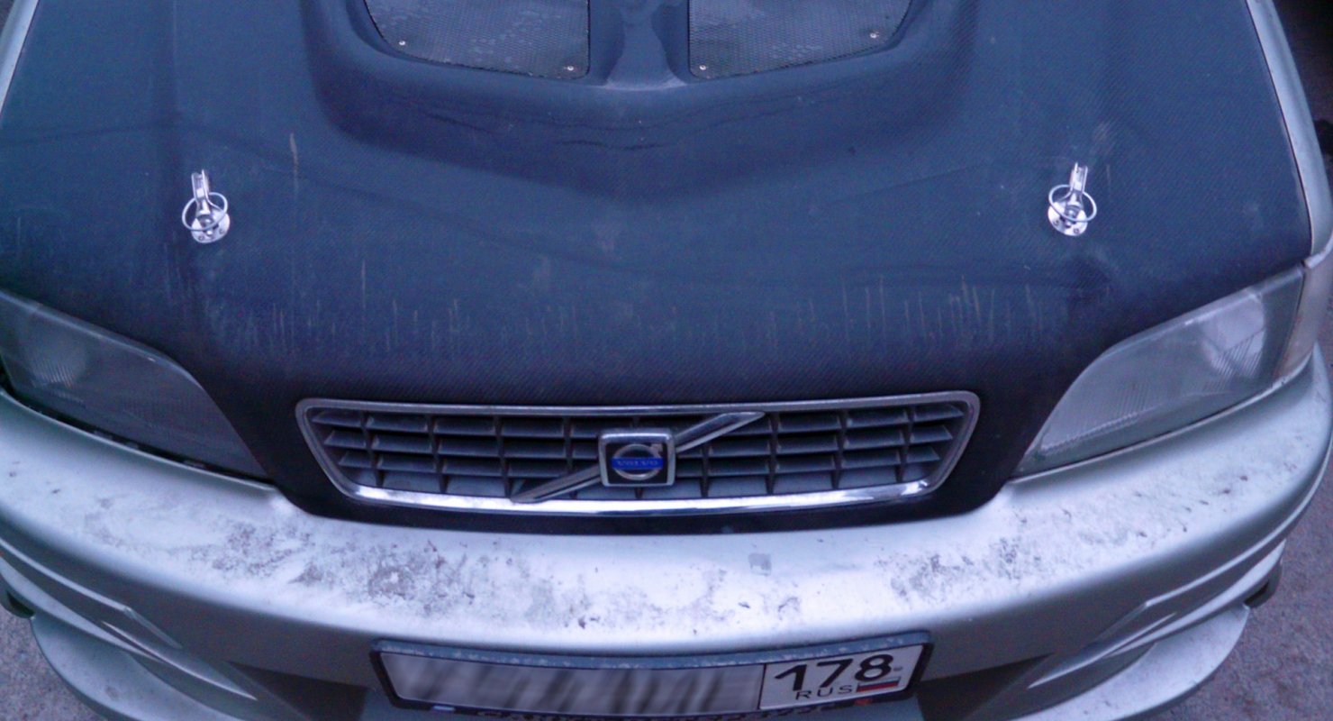 Что делать, если заклинило замок капота