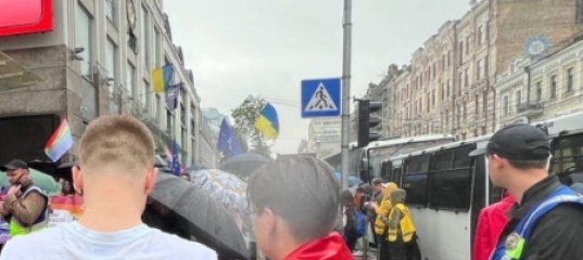 ЛГБТ-парад в Киеве сорвали националисты