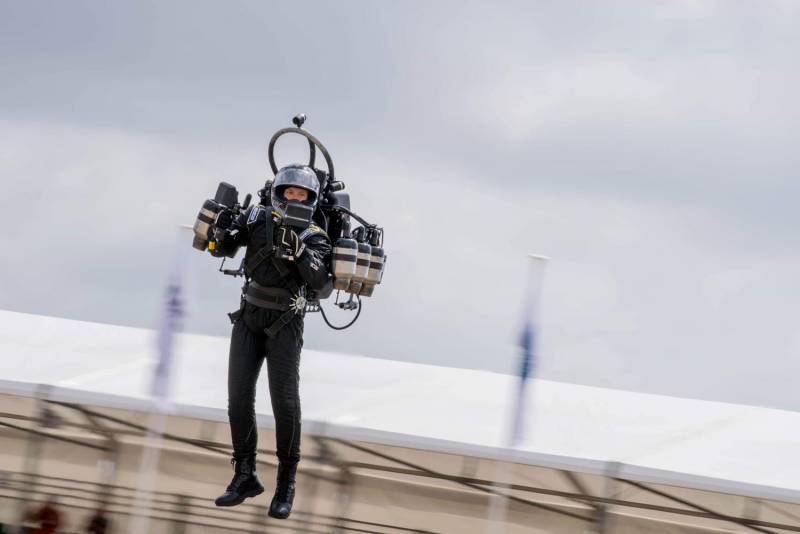 Первый экспортный успех реактивного ранца JetPack Aviation JB12 оружие