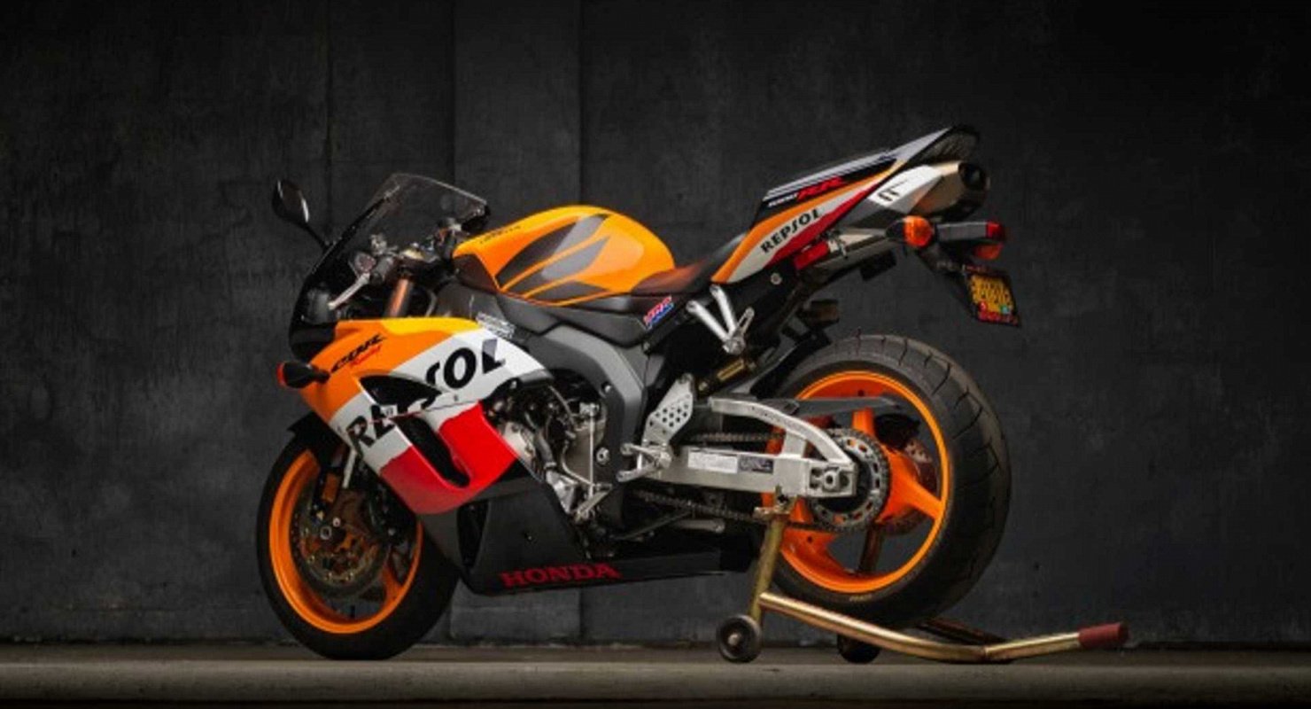 Honda CBR1000RR Repsol Edition с пробегом в 450 миль выставлена на аукционе за 15 000 долларов Honda CBR1000RR Repsol Edition с пробегом в 450 миль выставлена на аукционе за 15 000 долларов Автомобили