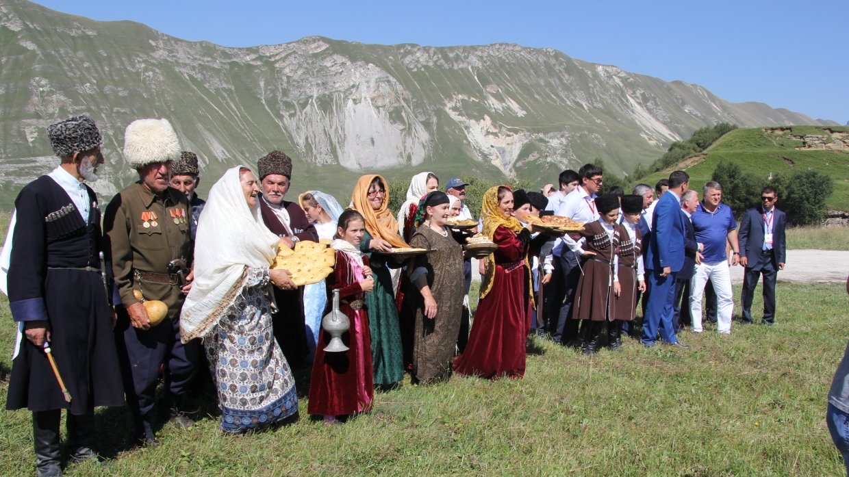 К какой семье относятся народы дагестана. Даргинцы Акушинского района. Родина Дагестан. Родной край Дагестан. Мой Дагестан.