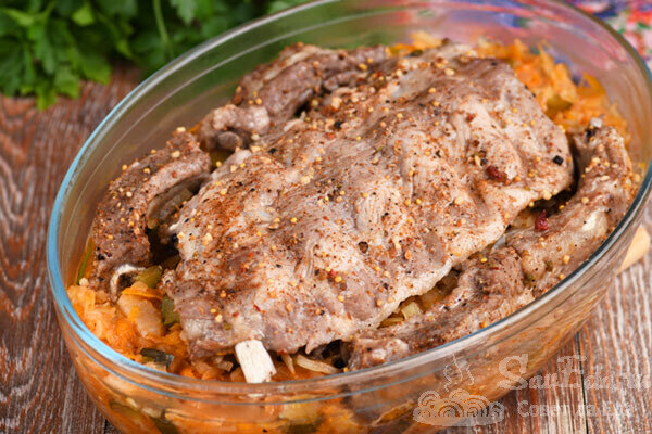 Свиные ребрышки с солянкой из свежей капусты в духовке мясные блюда,овощные блюда