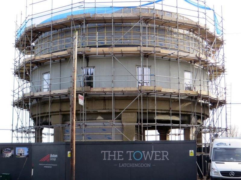 Британец превратил водонапорную башню в дом мечты