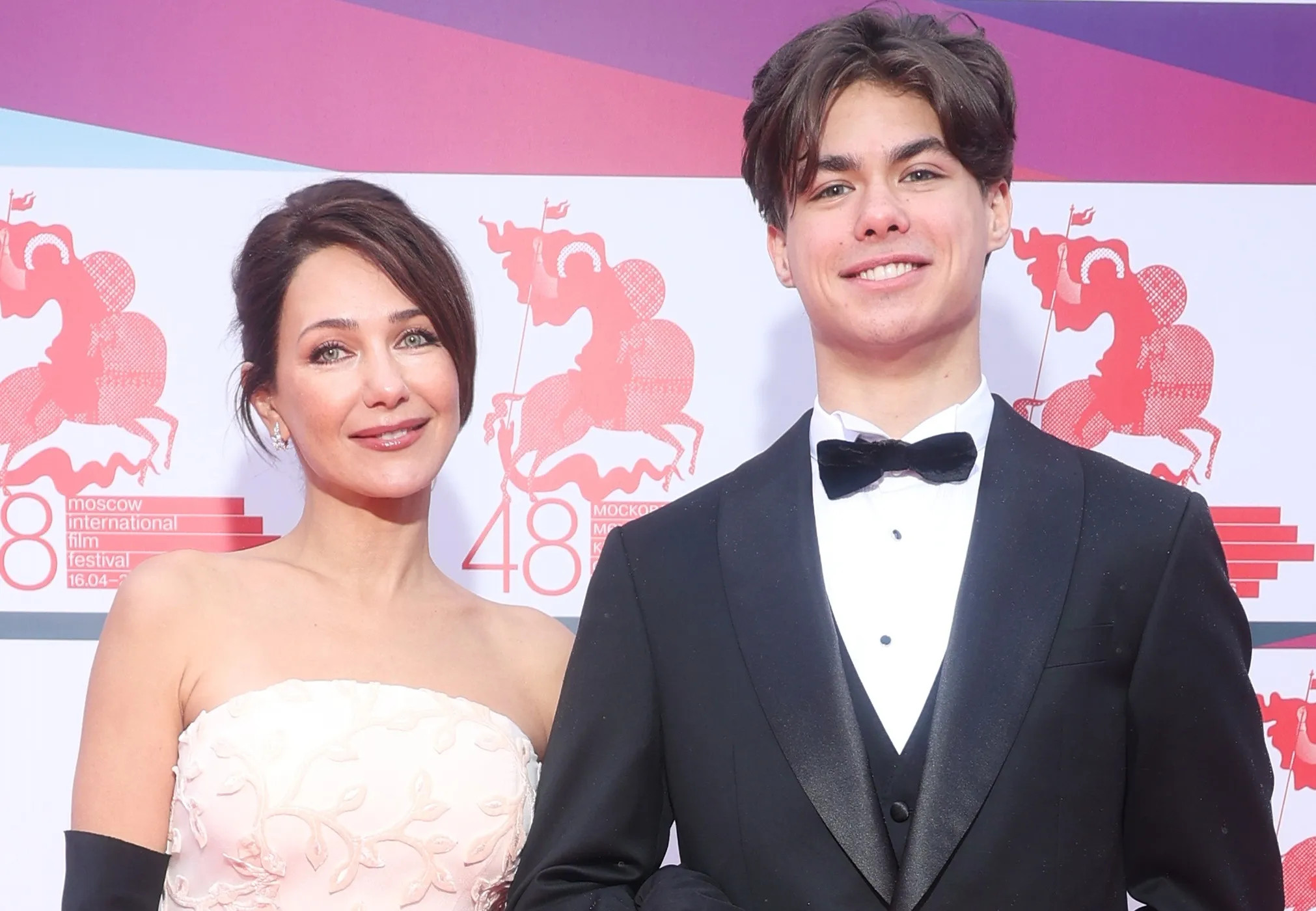 Екатерина Климова вышла в свет с 19-летним сыном от Игоря Петренко