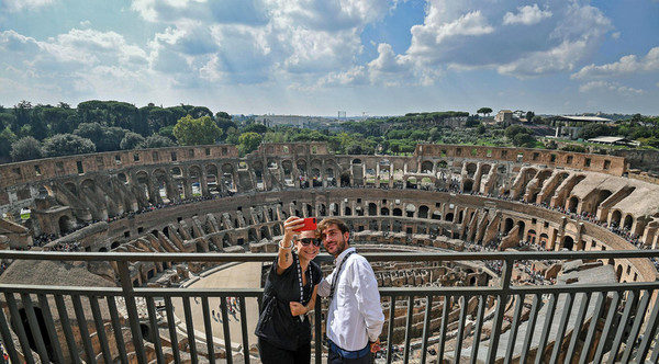 В Риме можно взять в аренду красавчика для фото