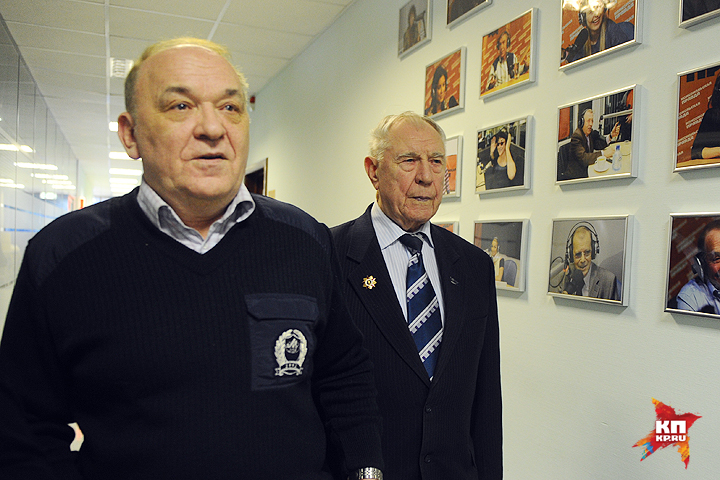 Дмитрий Язов и Виктор Баранец в коридорах редакции "Комсомольской правды". 2012 год Фото: Евгения ГУСЕВА