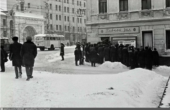 Советских людей пиво не губило: Бухая романтика СССР интересное,Москва,общество,пиво,россияне,СССР