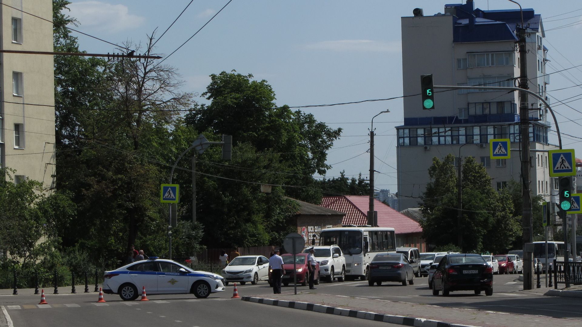 Сотрудники полиции на время перекрыли дороги. Белгород, 03.07.2022 г.