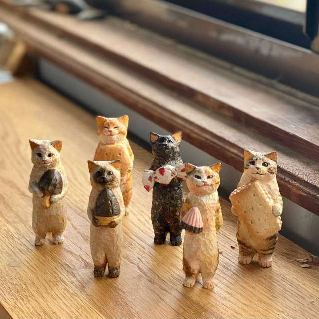Скульптуры очаровательных кошек, вырезанные из дерева мастерство,скульптура,творчество