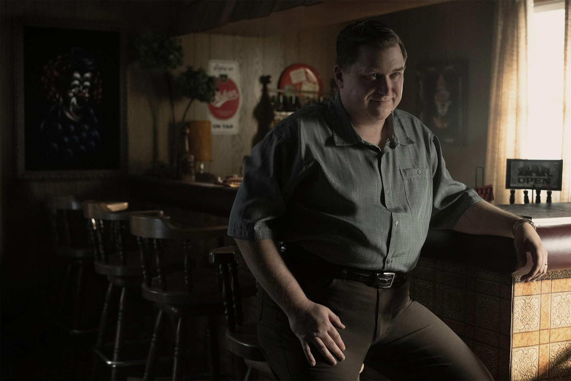 Кадр из сериала «Джон Уэйн Гейси: Замаскированный дьявол» 