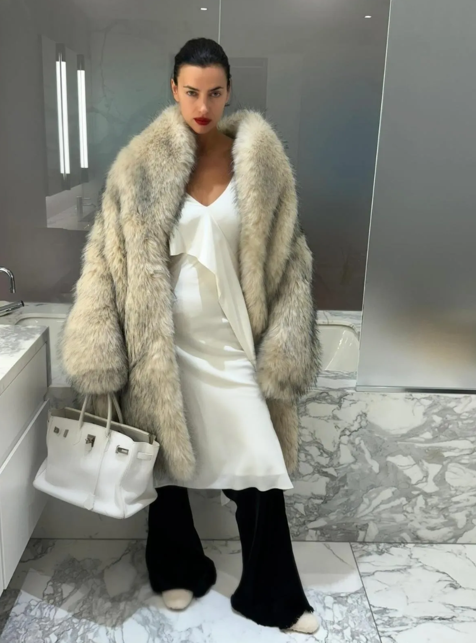 «Голое платье», блонд и роскошная фигура: красивые архивные снимки Ирины Шейк обсуждают в Сети Ирина, также, модель, звезды, жизни, платье, Модель, фотосоцсетиВ, актриса, позировала, кадры, дополнили, Брэдли, среди, время, путешествий, какая, показов, одном, комплиментов