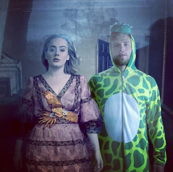 парень добавляет себя на фото звезд