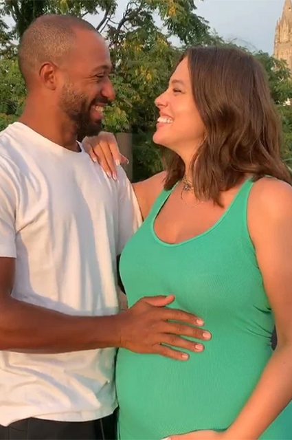 Эшли Грэм впервые стала мамой Эшли Грэм впервые стала мамой Звездные дети