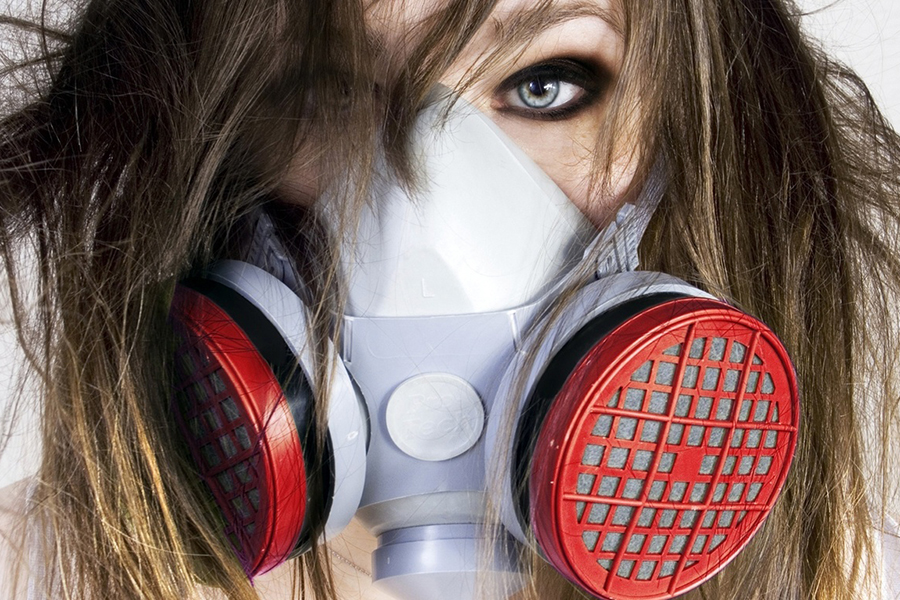 Жена изолировалась, а муж нарушает!