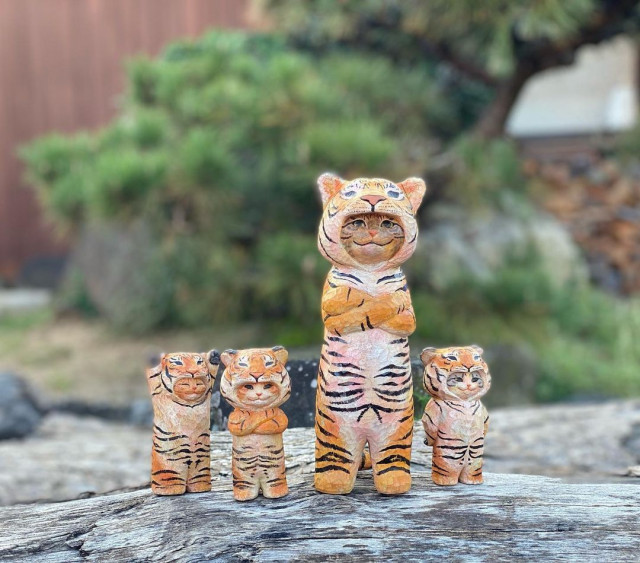 Скульптуры очаровательных кошек, вырезанные из дерева мастерство,скульптура,творчество
