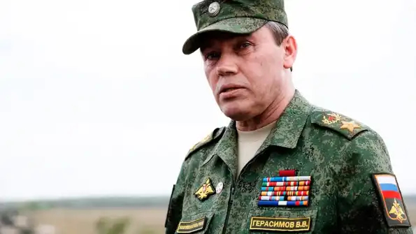 "Настоящий русский офицер!": В Сети бурно отреагировали на появление генерала Герасимова в зоне спецоперации