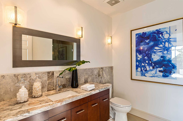 Рианна продает свой дом в Голливуде за 7,4 миллиона долларов после нахального взлома Рианна продает свой дом в Голливуде за 7,4 миллиона долларов после нахального взлома новости