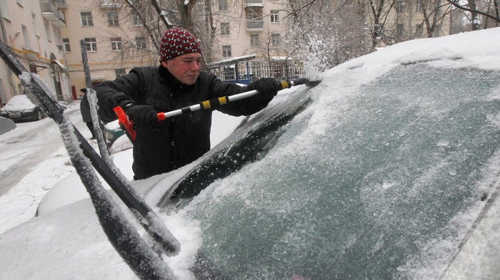 Лед не намерзнет на стекло, если оно натерто луком. /Фото: auto.geenius.ee