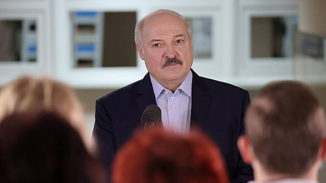 Лукашенко рассказал о перехваченном сообщении, запрещающем западным политикам общаться со СМИ