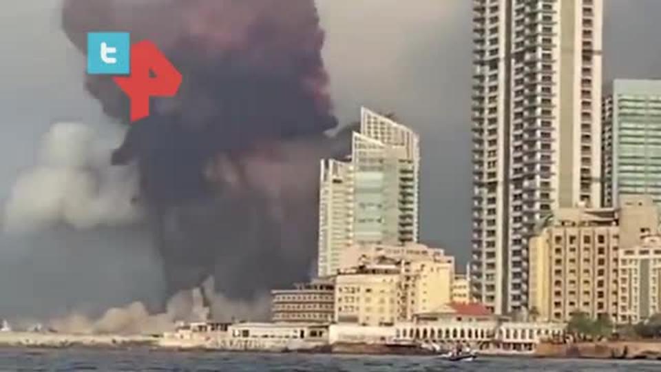 Члены семьи премьера Ливана ранены после мощного взрыва в порту