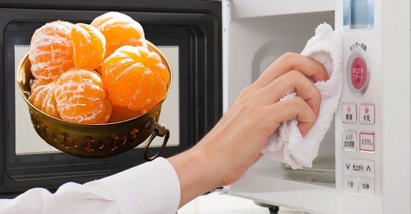 Как быстро очистить микроволновку мандариновыми корками