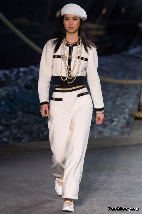 Chanel 2019 круизная коллекция Chanel 2019 круизная коллекция