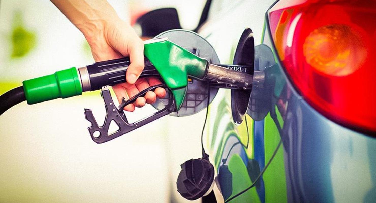 За неделю цены на бензин в России увеличились на копейку Автомобили