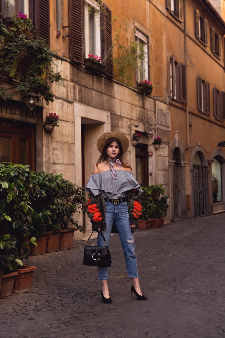 The-Fashion-Fraction-In-Rome-Roma-Italy-Swiss-Blogger-Travel-Blogger-Modeblog-Off-The-Shpulder-Outfit-Spring-2017-Outfits-JW-Anderson-Pierce-Bag-1