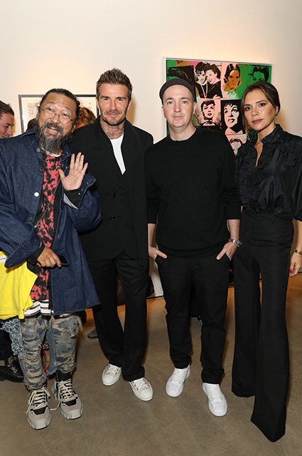 Дэвид и Виктория Бекхэм, Ева Лонгория и другие на выставке Энди Уорхола в Лондоне Красная дорожка