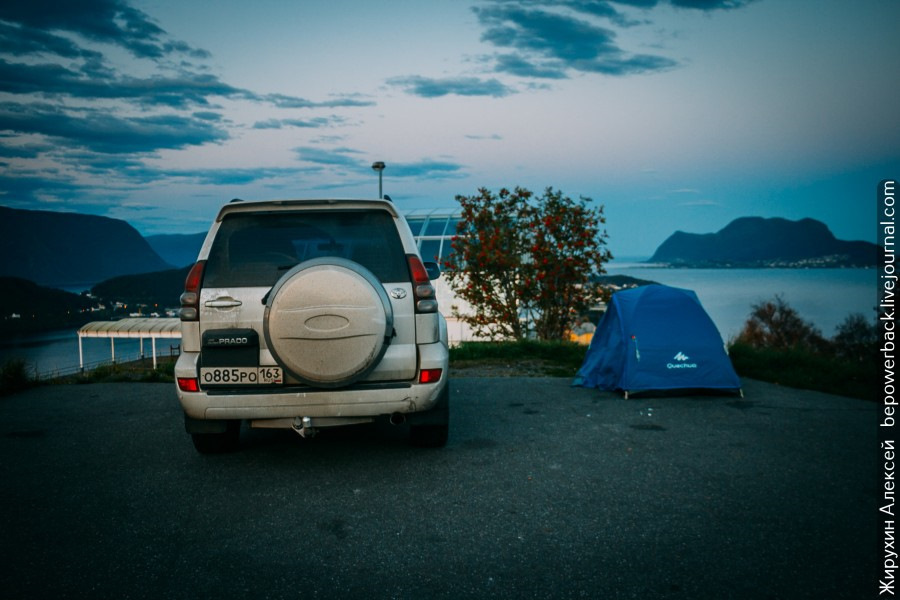 Как прокатиться по самой дорогой стране мира и не остаться без штанов? Как прокатиться по самой дорогой стране мира и не остаться без штанов? авто и мото,путешествия