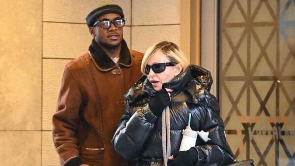 Опровергла слухи о расставании: Мадонна показалась на публике со своим молодым бойфрендом - похожая новость на Toplenta