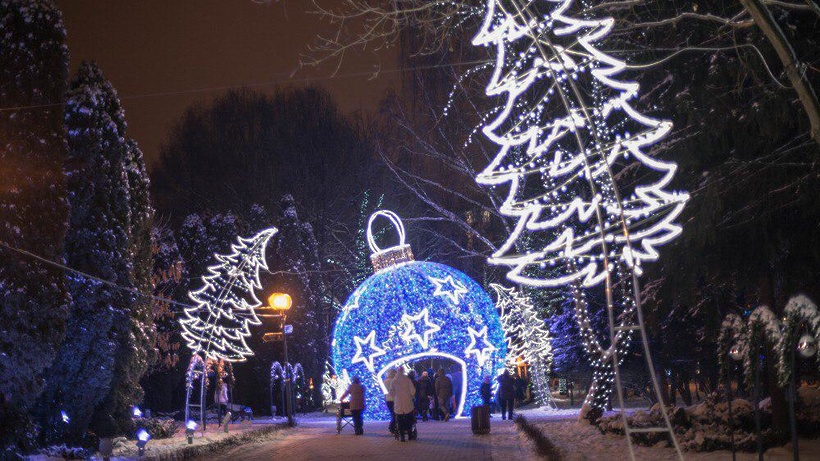 Новогодний сезон откроют в Подмосковье с праздничного зажжения елок