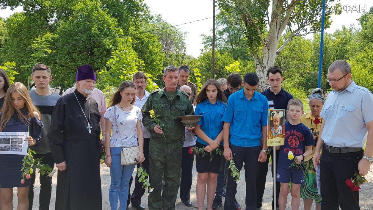 В Луганске прошла акция памяти погибших в результате авиаудара ВСУ по Старой Кондрашовке