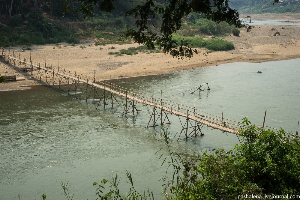 мост в Лаосе