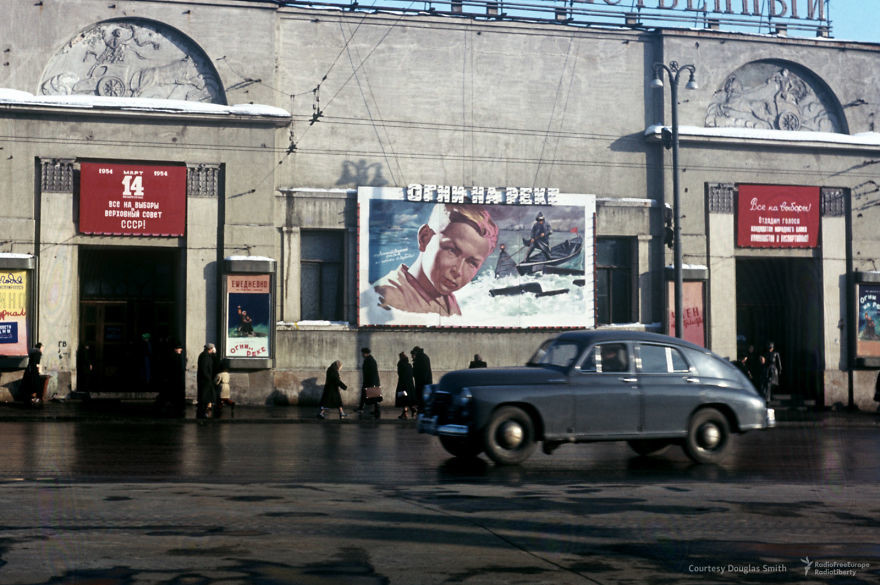 Кинотеатр на Арбатской пл. в Москве. СССР, американцы., архив, фотографии