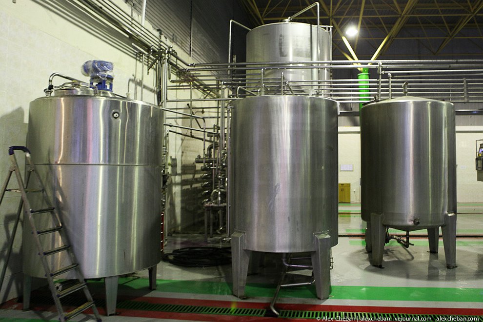 Процесс производства гранатового сока в объективе