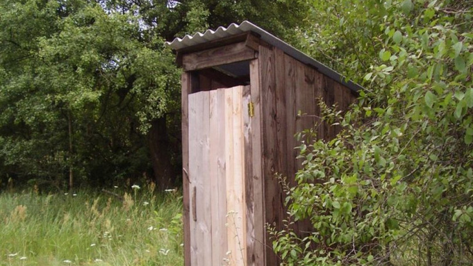 Уличный туалет украли с кладбища в Алтайском крае