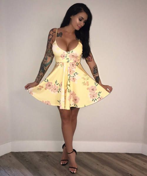 Девушки в легких летних платьях картинки