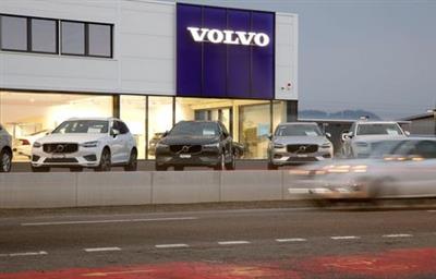 A long exposure picture shows cars of Swedish automobile manufacturer Volvo displayed in front of a showroom of Stierli Automobile AG company in St. Erhard, Switzerland April 11, 2019. REUTERS/Arnd Wiegmann