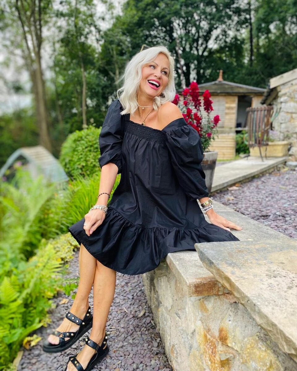 Платье, которое в 2020 году снова покорило европейских модниц