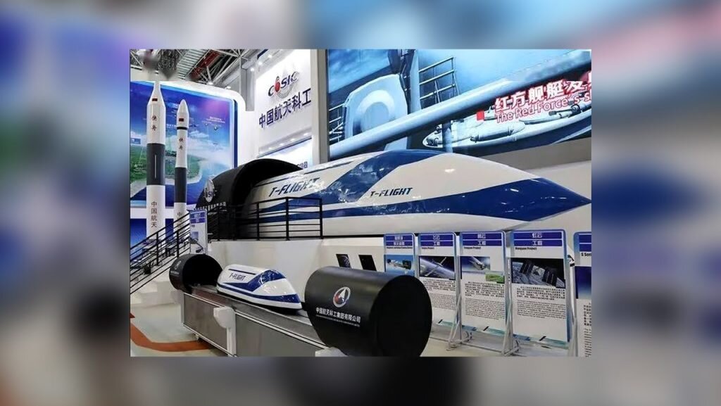 Поезд-маглев T-Flight от государственной Китайской аэрокосмической научно-промышленной корпорацией (CASIC), которая создает ракеты, разогнался до рекордной скорости на короткой испытательной трассе в