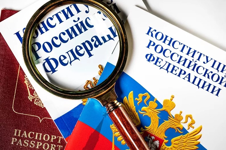 Обновленная Конституция – средство от внутренних врагов РФ