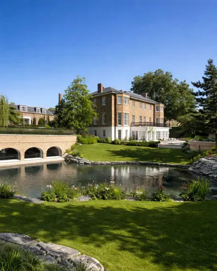 Британский миллиардер Ник Кэнди продал свой особняк за рекордные 360 млн долларов HouseProvidence, долларов, примерно, Кэнди, Великобритании, фунтов, недвижимости, несколько, территории, около, самых, Лондоне, особняк, Кристиан, ЦзяинюНик, Evergrande, компании, девелоперской, Британский, КэндиНик