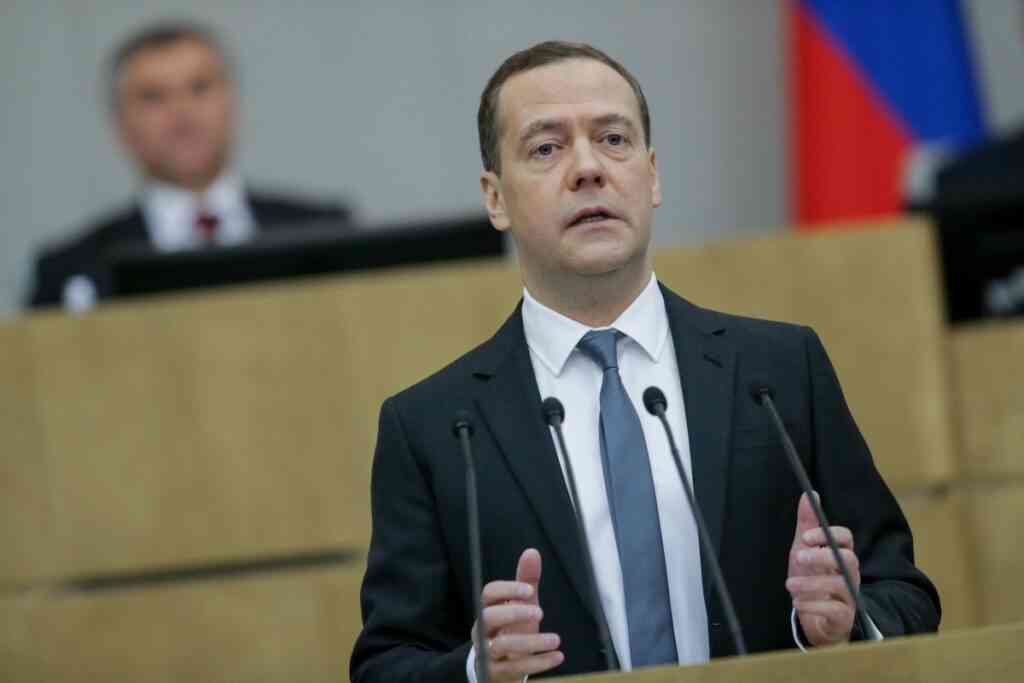 Медведев: переговоры между США и Ираном были операцией прикрытия