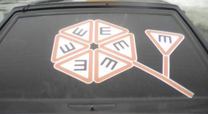 Народный креатив с наклейкой "Шипы" авто, автоприкол, наклейка, пдд, прикол, шипы