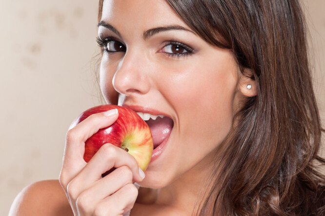 Нужно ли чистить яблоки и насколько вредна кожура? бактерии,витамины,еда,медицина