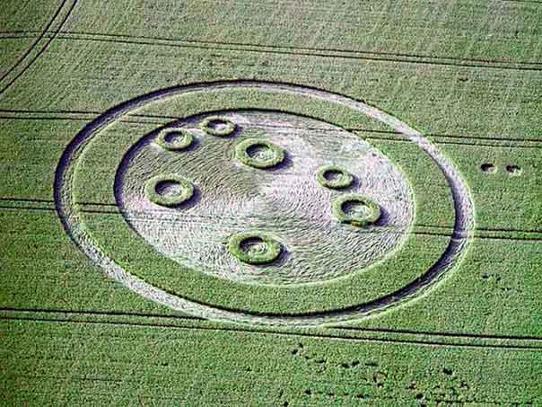  созвездия Плеяды на злаковом поле, Froxfield, England,1994 г