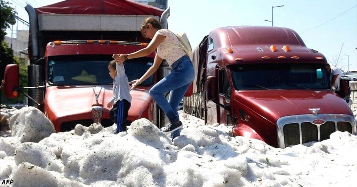 В Мексике после 30-градусной жары город завалило 2-метровым слоем снега заграница,мир